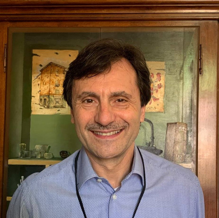 Cristalli che raccontano storie umane: “Umani di cristallo” in anteprima alla Libreria Alberi d’acqua Cristalli che raccontano storie umane: “Umani di cristallo” in anteprima alla Libreria Alberi d’acqua