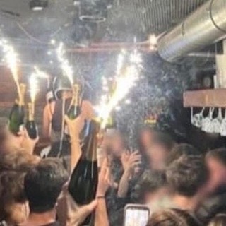 L' immagine dello scoppio dell' incendio al Constellation che ha fatto il giro del mondo