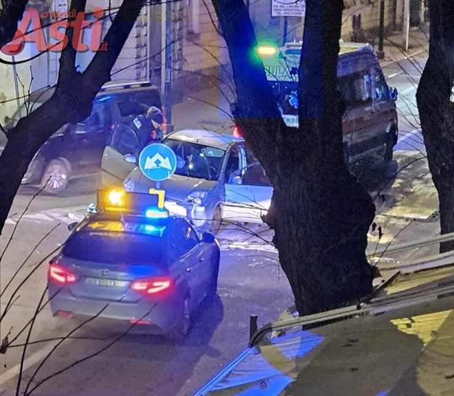 Schianto in via Calosso: fuga dell'autista sventata dalla polizia