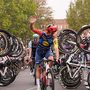 CICLISMO / È partito il 110° GranPiemonte: da Asti a Bra la grande classica del ciclismo attraversa le Langhe [FOTO E VIDEO]