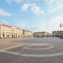 Una veduta di piazza Galimberti Una veduta di piazza Galimberti