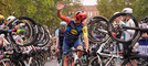 CICLISMO / È partito il 110° GranPiemonte: da Asti a Bra la grande classica del ciclismo attraversa le Langhe [FOTO E VIDEO]