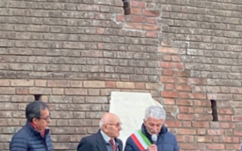 Quaranti, le quattro stagioni di Renato Cavallero arricchiscono piazza Marconi