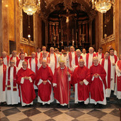 Sessant'anni di sacerdozio al servizio della comunità: Cherasco ha festeggiato don Conterno, don Rinino e padre Trabucco