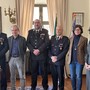 Da sinistra il vicecomandante della Polizia Locale Mussetto, il sindaco Fogliato, il colonnello Repetto, il comandante Detoma, la segretaria generale Basso, l'assessora Amato