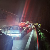 Mezzi in coda sulla tangenziale albese