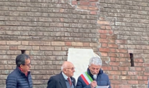 Quaranti, le quattro stagioni di Renato Cavallero arricchiscono piazza Marconi