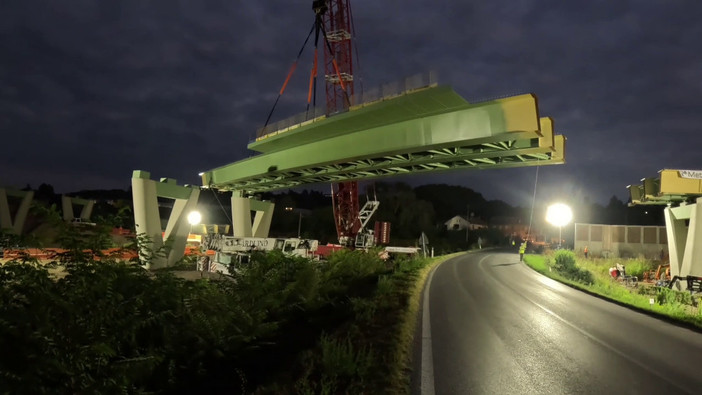 L'impalcato metallico parte del viadotto dell'Asti-Cuneo