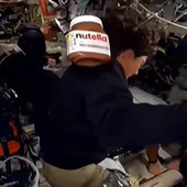 La Nutella conquista lo spazio, ora il popolo del web vuole un'edizione speciale: gli slogan e le idee impazzano sui social La Nutella conquista lo spazio, ora il popolo del web vuole un'edizione speciale: gli slogan e le idee impazzano sui social