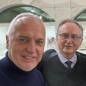 Il senatore Bergesio con Mauro Roggero nella sua gioielleria di Gallo Grinzane Il senatore Bergesio con Mauro Roggero nella sua gioielleria di Gallo Grinzane