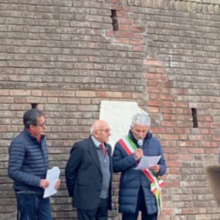 Quaranti, le quattro stagioni di Renato Cavallero arricchiscono piazza Marconi