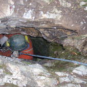 L'ingresso della grotta in un'immagine del portale Catasto Grotte Piemonte (https://catastogrotte-piemonte.net/)