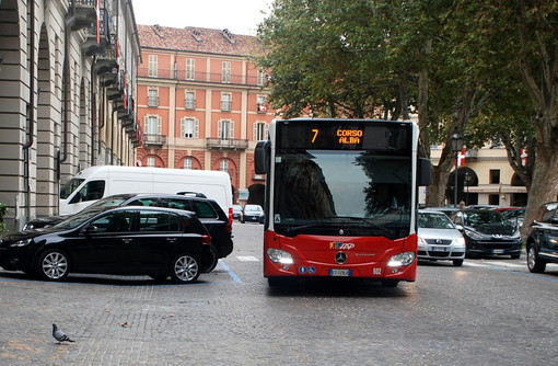 Gli autobus di Asti cambiano percorso per la &quot;Notte Rosa&quot;