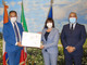 Il presidente Cirio e il vice Carosso con il certificato di candidatura di Asti a Capitale Europea del Volontariato 2023