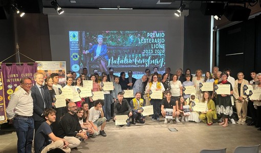 La voce... Delle scuole: al “Monti” terza edizione per la mostra I fiori del nostro giardino La voce... Delle scuole: al “Monti” terza edizione per la mostra I fiori del nostro giardino