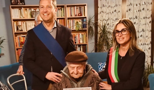 San Damiano, Giuseppe Rossanino compie 100 anni: festa per il patriarca della borgata Valdoisa San Damiano, Giuseppe Rossanino compie 100 anni: festa per il patriarca della borgata Valdoisa