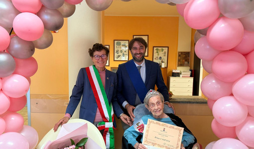 Il presidente della Provincia con Ausilia Quaglia e la neo centenaria