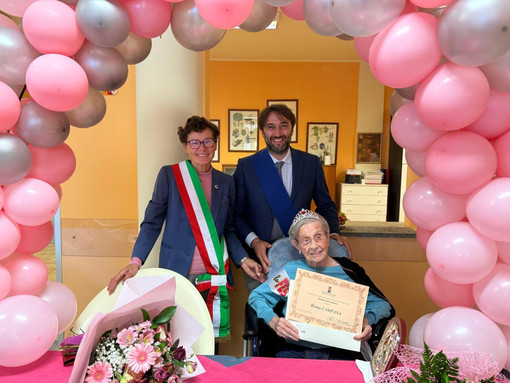 Il presidente della Provincia con Ausilia Quaglia e la neo centenaria