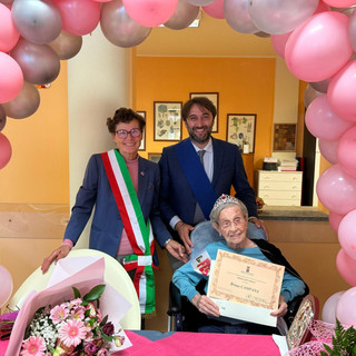 Il presidente della Provincia con Ausilia Quaglia e la neo centenaria
