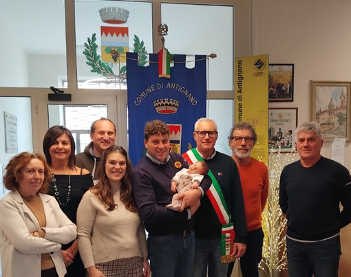 Il piccolo Giulio è il sesto nato antignanese del 2025 Il piccolo Giulio è il sesto nato antignanese del 2025