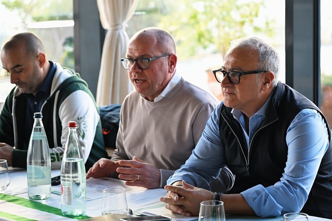 Il direttivo durante l'incontro Il direttivo durante l'incontro