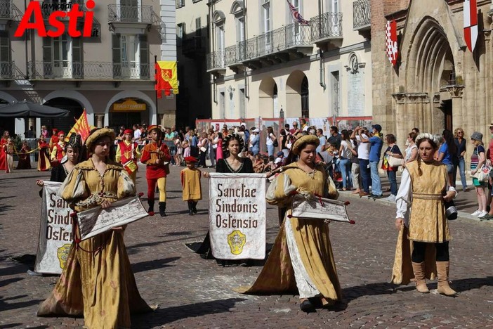 Asti torna nel Medioevo con mille bambini: sabato la grande sfilata prima del Palio con un tema unico Asti torna nel Medioevo con mille bambini: sabato la grande sfilata prima del Palio con un tema unico
