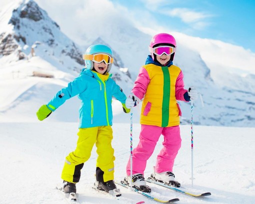 Casco obbligatorio, ma non solo: sulle piste la sicurezza parte anche dall’attrezzatura