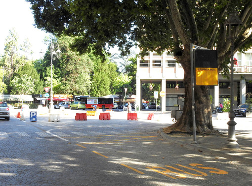 In piazza Alfieri la fermata dei bus Asp dei Portici Anfossi spostata sul lato Pogliani