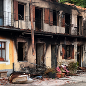 Immagine della cascina distrutta dal rogo (Nodo Zero Aps) Immagine della cascina distrutta dal rogo (Nodo Zero Aps)