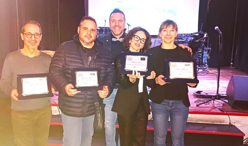 I premiati con il segretario territoriale Gabriele Montana I premiati con il segretario territoriale Gabriele Montana