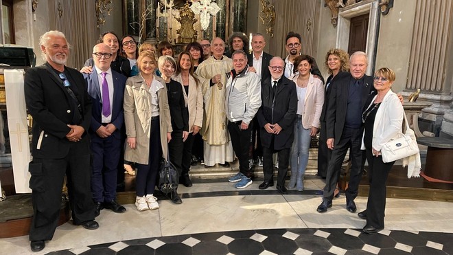 Gli acconciatori al Giubileo 2025: presente anche l’astigiana Susanna Baldissera alla Messa degli Artisti