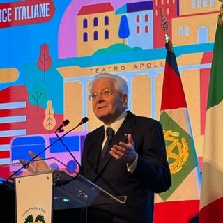 Il Presidente della Repubblica, Sergio Mattarella, sul palco dell'UPI Il Presidente della Repubblica, Sergio Mattarella, sul palco dell'UPI