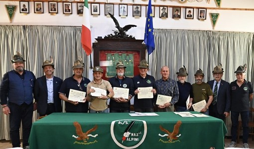 Il gruppo di volontari dell’Anan di Asti che hanno prestato servizio alle Olimpiadi e Paralimpiadi di Milano-Cortina 2026 (ph. Roberto Signorini)