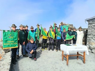 Alcuni dei partecipanti al pellegrinaggio al Rocciamelone