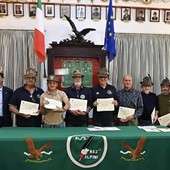 Il gruppo di volontari dell’Anan di Asti che hanno prestato servizio alle Olimpiadi e Paralimpiadi di Milano-Cortina 2026 (ph. Roberto Signorini)