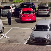 Incidente nella notte in viale alla Vittoria: auto rubata si schianta contro tre vetture. Non ci sono feriti