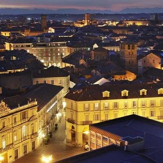 Asti in notturna (Enzo Isaia)
