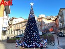 Un Natale a filo doppio: l’albero che intreccia creatività e comunità