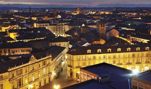 Asti in notturna (Enzo Isaia)