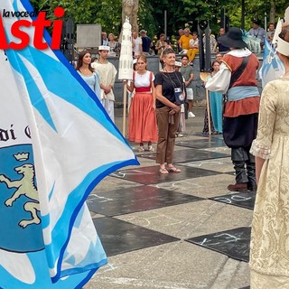 In foto: la sindaca Roberta Giovine durante l'annuncio dell'Assedio di Canelli 2026