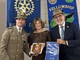 Nella foto, da sinistra: il colonnello Olav Conz, la presidente del R.C. Canelli-Nizza Monferrato Marina Calosso e Giorgio Gianuzzi, assistente del governatore e rotariano alpino