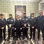 I due nuovi agenti Luca Cigottero e Stefano Salerno insieme al sindaco Alberto Gatto, al comandante del Corpo Antonio Di Ciancia, al vicecomandante Paolo Tosco e all’assessore con delega alla Polizia Locale Davide Tibaldi I due nuovi agenti Luca Cigottero e Stefano Salerno insieme al sindaco Alberto Gatto, al comandante del Corpo Antonio Di Ciancia, al vicecomandante Paolo Tosco e all’assessore con delega alla Polizia Locale Davide Tibaldi