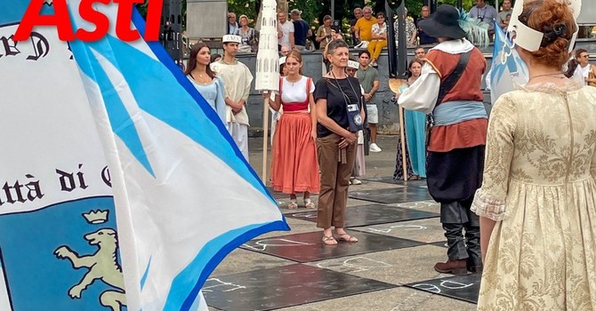 In foto: la sindaca Roberta Giovine durante l'annuncio dell'Assedio di Canelli 2026