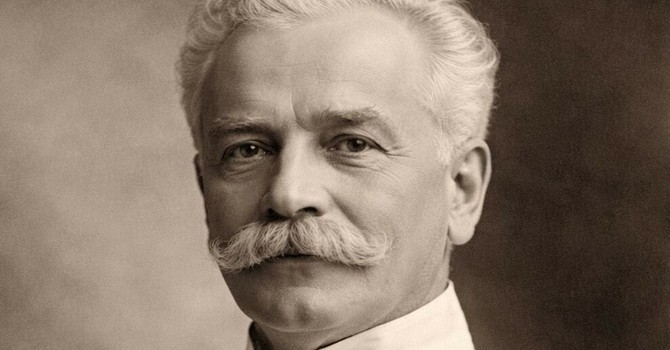 Viviamo in un posto bellissimo dove ci aspettano sei polli Viviamo in un posto bellissimo dove ci aspettano sei polli