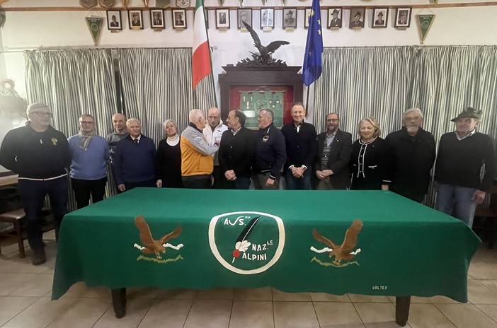 Le associazioni d'arma fanno il punto alla casetta degli alpini Le associazioni d'arma fanno il punto alla casetta degli alpini
