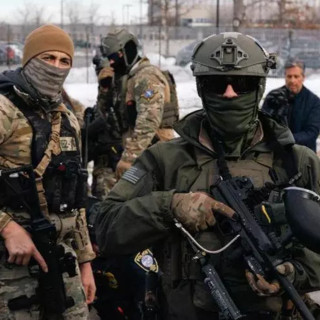 Agenti dell'ICE a Minneapolis (ph. Adn Kronos)