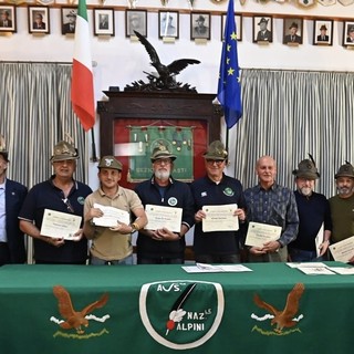 Il gruppo di volontari dell’Anan di Asti che hanno prestato servizio alle Olimpiadi e Paralimpiadi di Milano-Cortina 2026 (ph. Roberto Signorini)