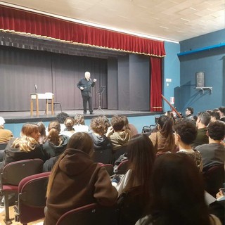 Renzo Arato in scena con “Alfieri ed io”