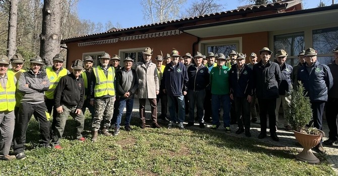 Il gruppo alpini con il sindaco di Asti Maurizio Rasero