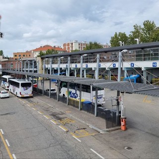 L'area sosta delle corriere di Asti (Merphefoto)